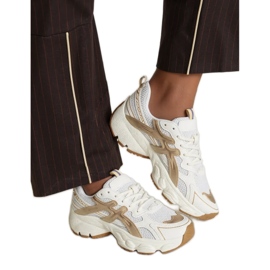 Zapatillas de deporte beige de las mujeres