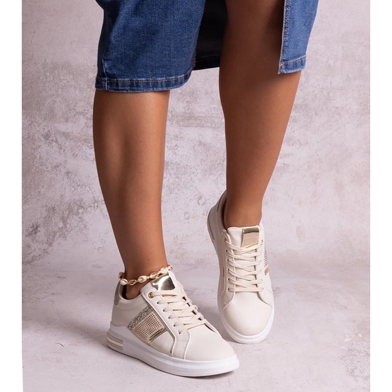 D/GMR Deportivas beige decoradas con pedrería Xarles D/GMR Deportivas beige decoradas con pedrería Xarles