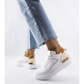 D/GMR Zapatillas blancas con inserciones beige de Margarita. blanco
