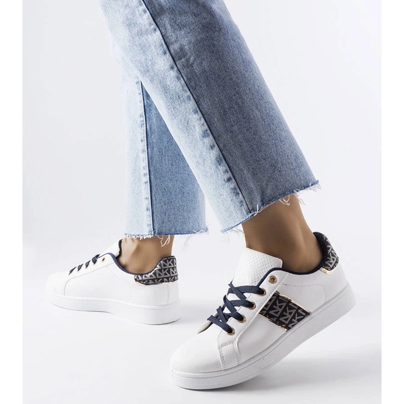 D/GMR Zapatillas blancas con parte superior decorada de Sauriol