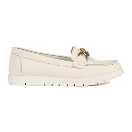 Goodin Mocasines beige de cuero con una cadena en la plataforma Goodin Mocasines beige de cuero con una cadena en la plataforma