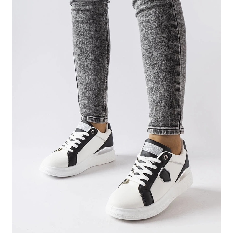 D/GMR Zapatillas blancas y negras con detalles plateados de Via blanco
