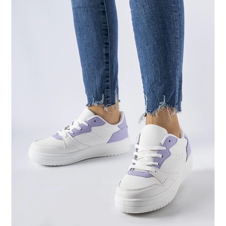 D/GMR Zapatillas blancas con detalles Fournie morados. blanco