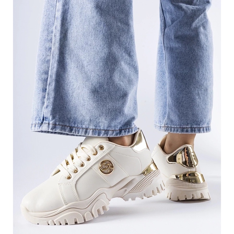 D/GMR Zapatillas beige con suela masiva de Arpaia. D/GMR Zapatillas beige con suela masiva de Arpaia.