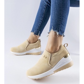 D/GMR Zapatillas slip-on con cuña Vitale en beige D/GMR Zapatillas slip-on con cuña Vitale en beige
