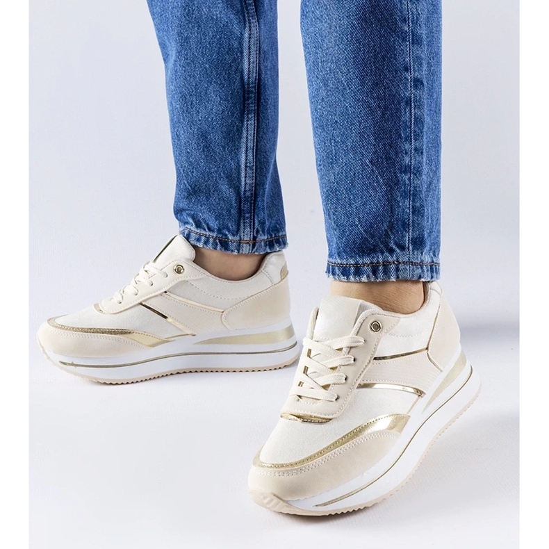 D/GMR Zapatillas beige con plataforma Nutter. D/GMR Zapatillas beige con plataforma Nutter.