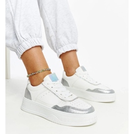 D/GMR Zapatillas blancas y plateadas con suela gruesa Rumai. blanco