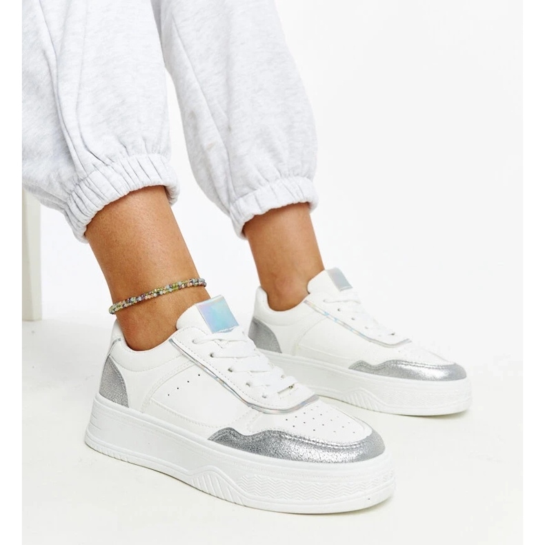 D/GMR Zapatillas blancas y plateadas con suela gruesa Rumai. blanco D/GMR Zapatillas blancas y plateadas con suela gruesa Rumai. blanco