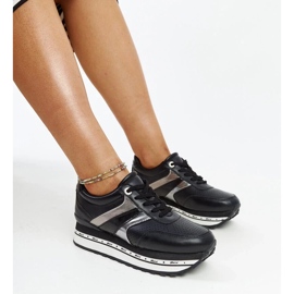 Zapatillas negras en la suela alta de Mehari negro