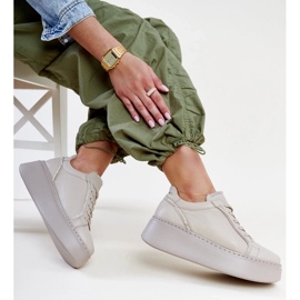 Deportivas de piel beige oscuro con pedrería Karino Deportivas de piel beige oscuro con pedrería Karino