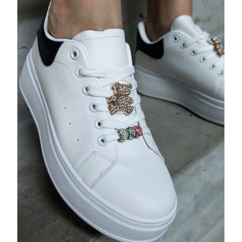 D/CEO Zapatillas blancas con plataforma decoradas con un osito Mavien blanco