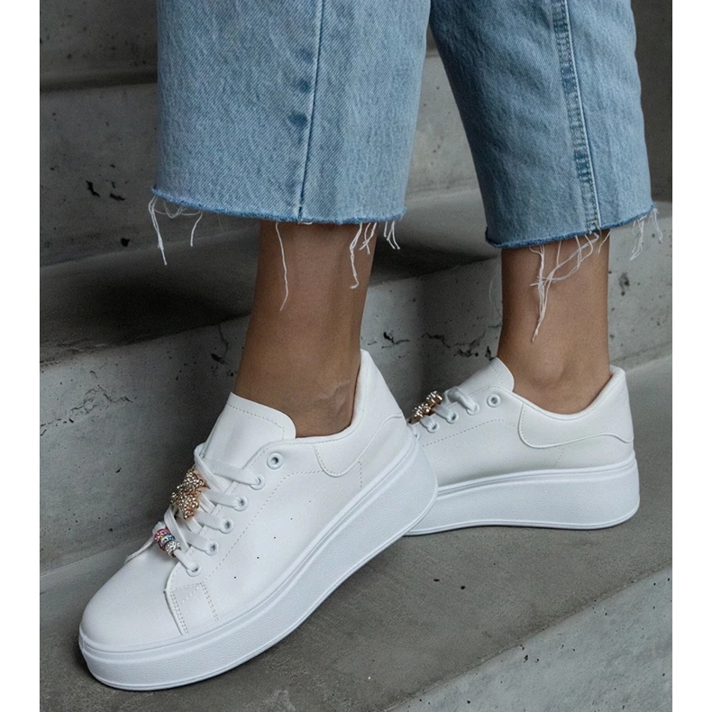 D/CEO Zapatillas blancas con plataforma decoradas con un osito Mavien blanco