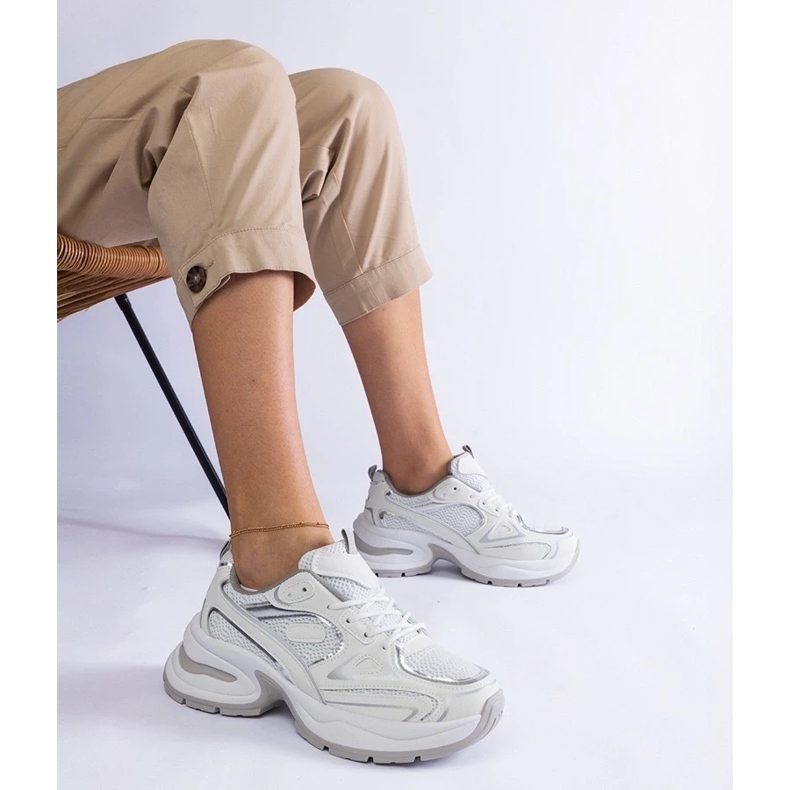 D/CEO Zapatillas blancas con suela Adom masiva. blanco