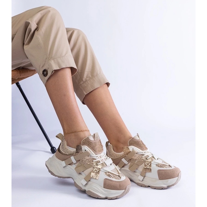 D/CEO Zapatillas beige con insertos de oro de Candra D/CEO Zapatillas beige con insertos de oro de Candra