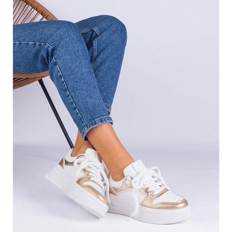 D/CEO Zapatillas blancas y doradas en la plataforma ivalda dorado