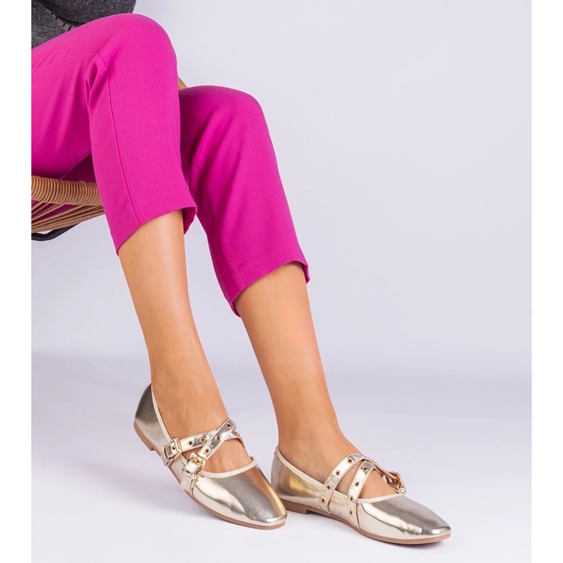 D/CEO Ballerinas doradas hechas de eco -ulather decorado con hebillas Emmarino dorado