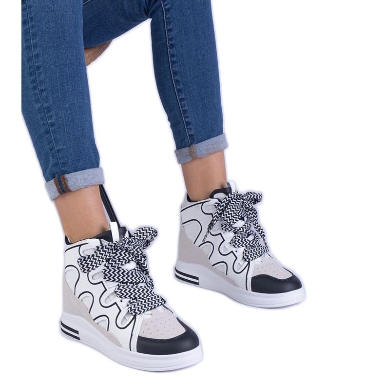Zapatillas de deporte de mujeres blancas con cordones gruesos blanco