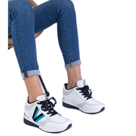 Zapatillas de deporte para mujeres blancas en una cuña oculta blanco