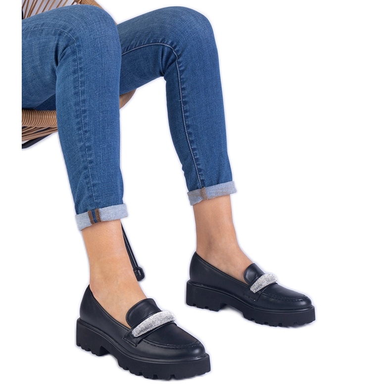 Mocasines de mujeres negras decoradas con circones negro