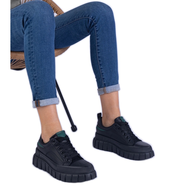 Zapatillas negras para mujeres en una plataforma alta negro