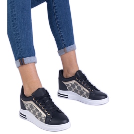Zapatillas negras para mujeres en una cuña oculta negro Zapatillas negras para mujeres en una cuña oculta negro
