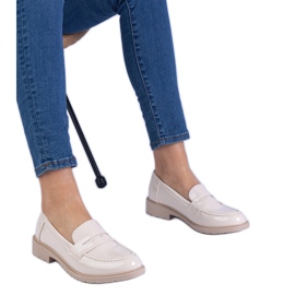 Zapatos beige, mocasines barnished lacquer