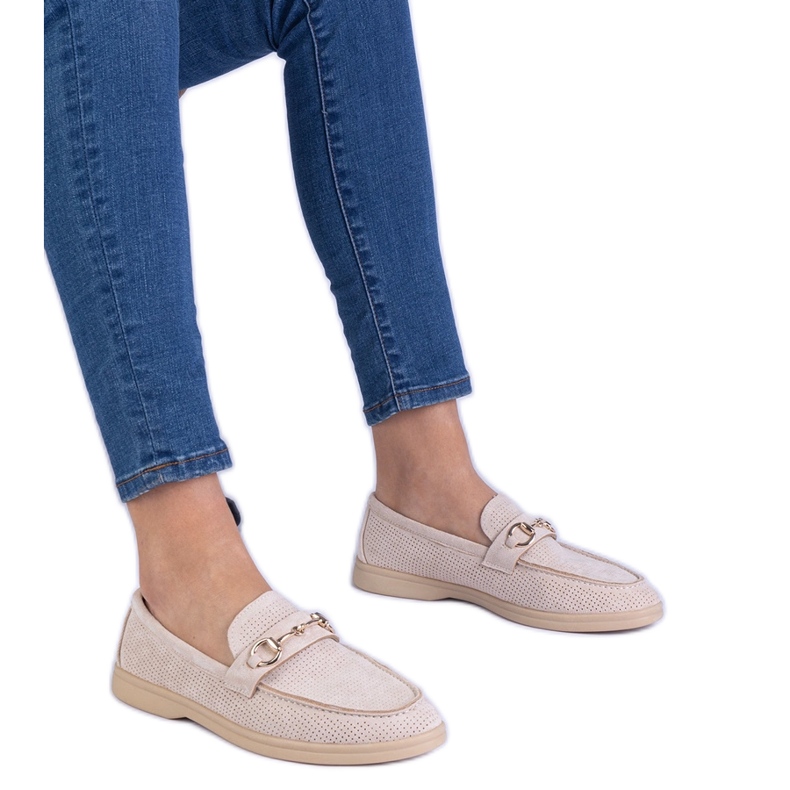 Beige Openwork ekozamzamowe mocasines con una decoración dorada