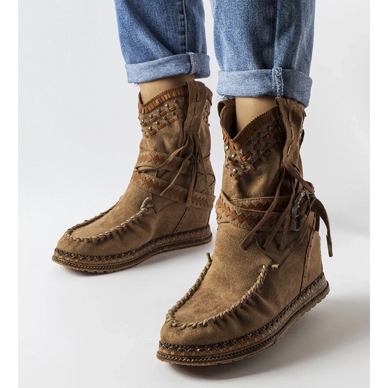 D/CEO Botas con cuña en marrón oscuro de Beausoleil