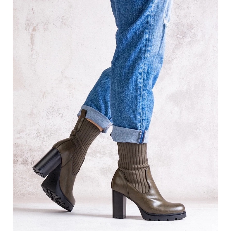 D/CEO Botines verdes confeccionados en ecopiel Asera.