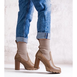 D/CEO Botines beige oscuro confeccionados en ecopiel Asera D/CEO Botines beige oscuro confeccionados en ecopiel Asera