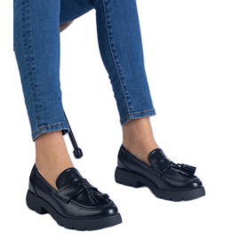 Zapatos clásicos negros con flecos