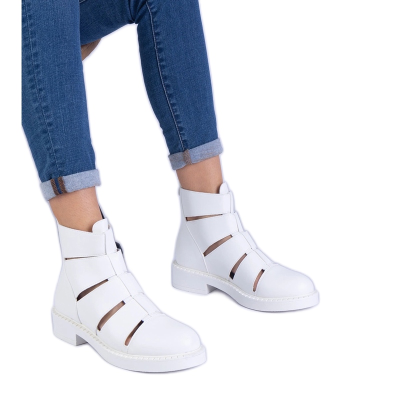 Botas blancas con eco -leather con recortes de cañón plano blanco