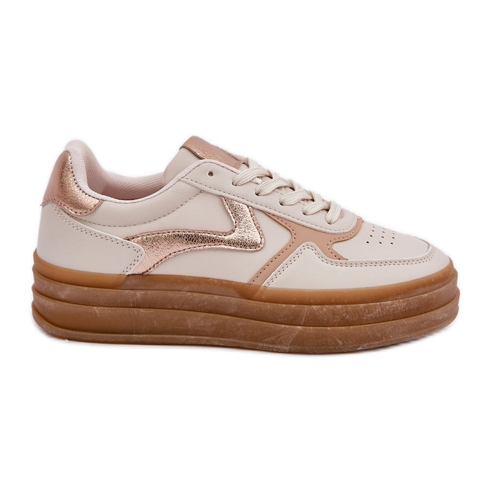Pasadas de mujer en la plataforma beige
