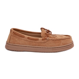 Mocasines para mujeres en un camello plano marrón