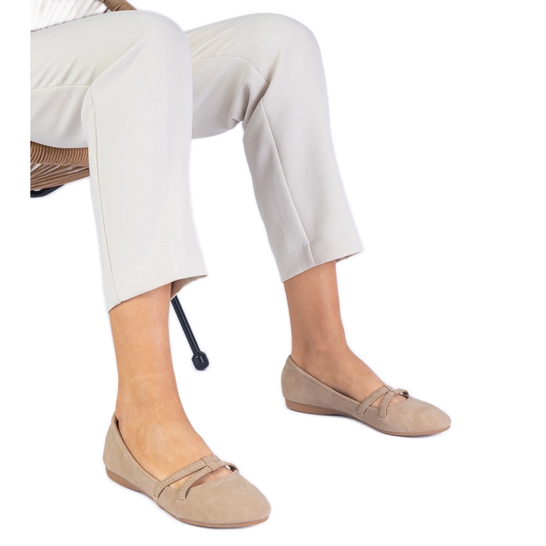 Ballerinas femeninas beige con un eco mate Ballerinas femeninas beige con un eco mate