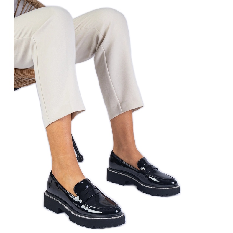 Mocasines negros barnizados decorados con circones