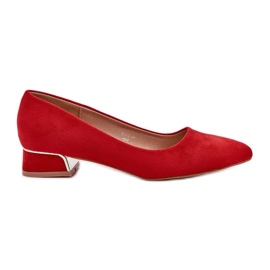 Bombas con tacones bajos y dedos puntiagudos rojos