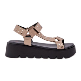 Sandalias decoradas en la plataforma beige Sandalias decoradas en la plataforma beige