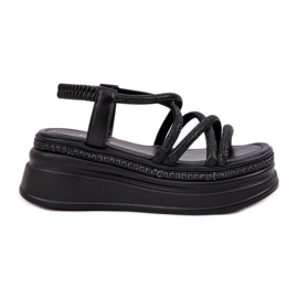 Sandalias en una plataforma masiva con rayas negras negro