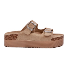 Zapatillas para mujeres en una plataforma masiva con hebillas beige Zapatillas para mujeres en una plataforma masiva con hebillas beige