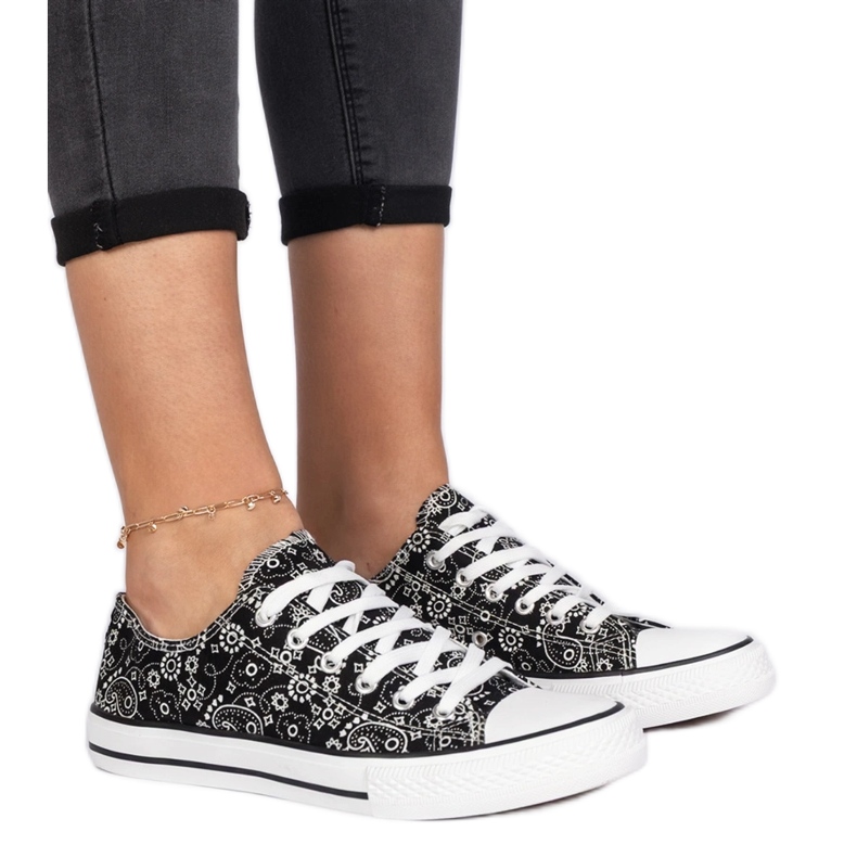 Zapatillas de deporte de material de mujeres negras en estilo azteca negro