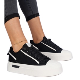 Zapatillas de tela de mujeres negras en la plataforma negro