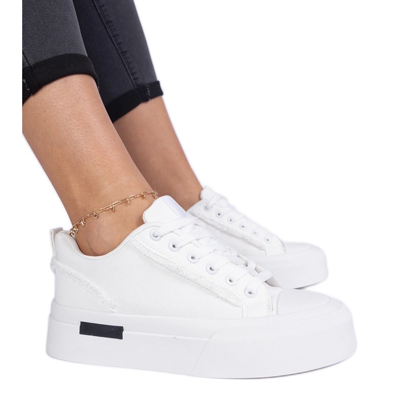 Zapatillas de deporte de material de mujeres blancas en la plataforma blanco Zapatillas de deporte de material de mujeres blancas en la plataforma blanco
