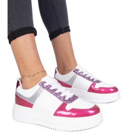 Zapatillas de zapatillas de mujer rosa en una suela gruesa rosado
