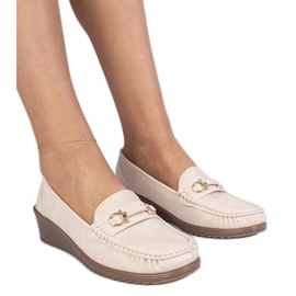 Mocasines de mujer cremosa con un acabado mate beige