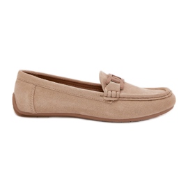 Mocasines de gamuza ecológica de mujeres con decoración beige