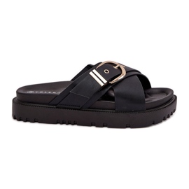 Zapatillas en la plataforma con una hebilla negra negro