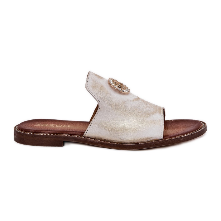 Elegantes chanclas para mujeres de cuero con un Zazoo 3008 Zloty, limpiado dorado