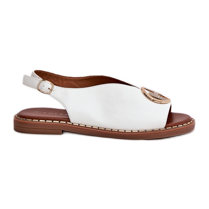 Sandalias planas y elegantes con una decoración blanca blanco