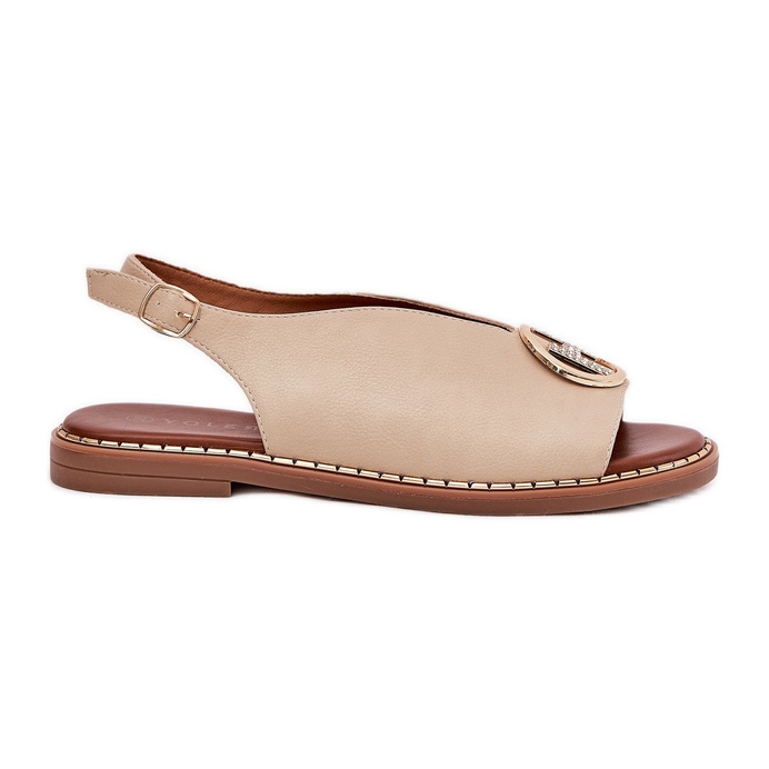 Sandalias planas elegantes con decoración beige